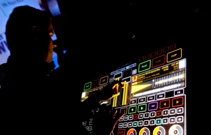 20101004-smithson_martin_emulator_pic03