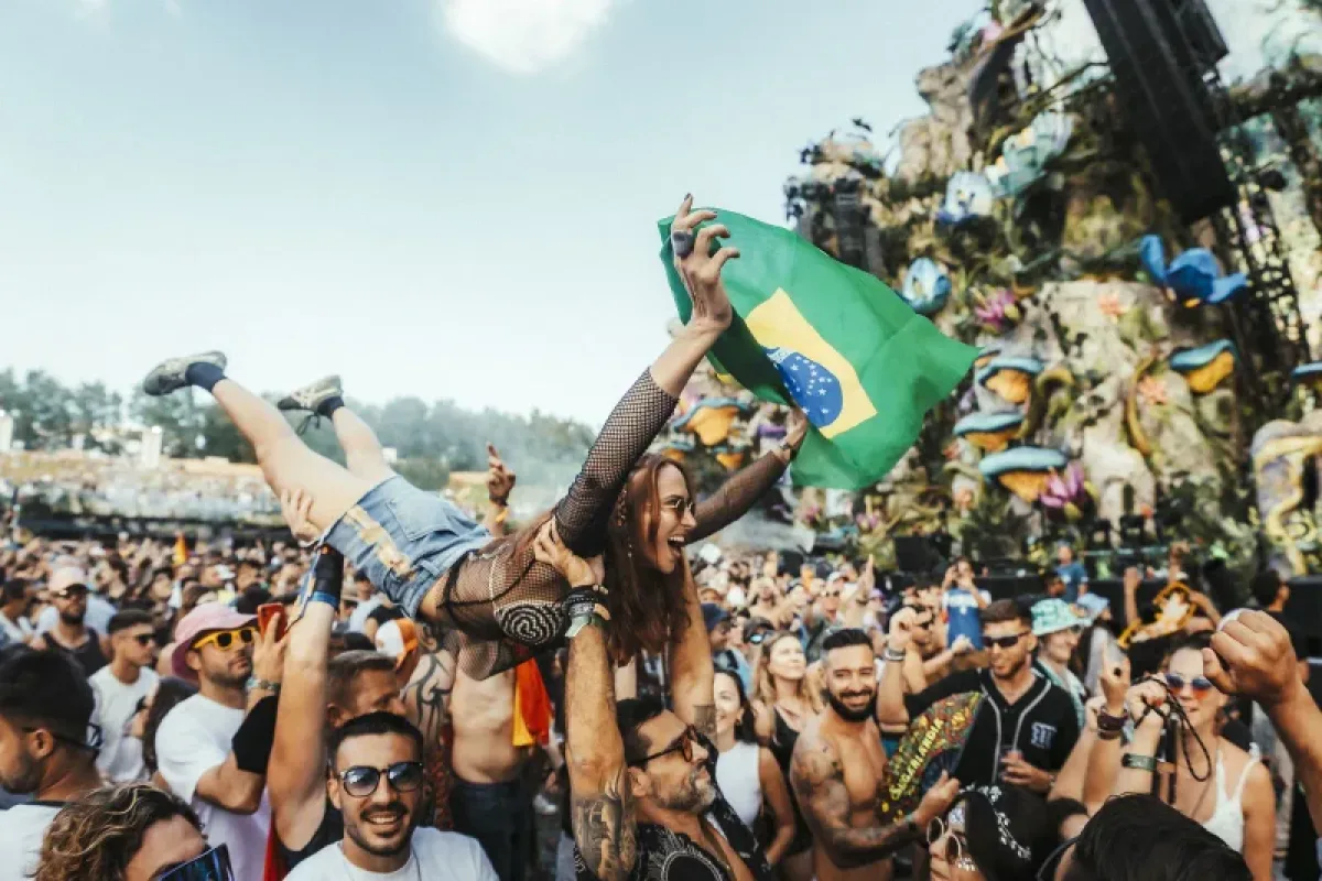 Hardwell Announces Special Vinyl-Only Set for Tomorrowland's Freedom Stage