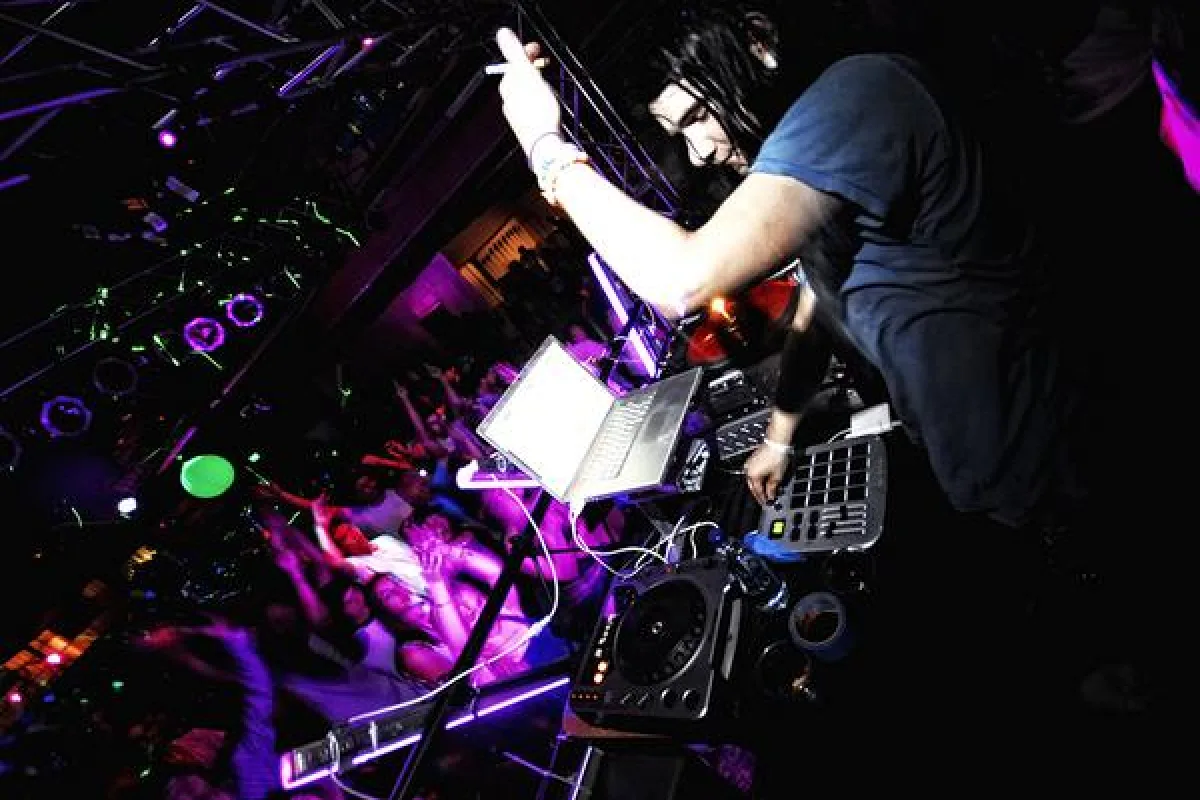 SKRILLEX - Scary Monsters And Nice Sprites